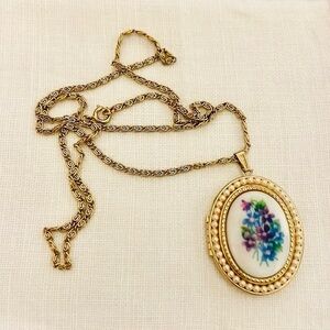 Vintage Avon Sweet Violets Locket